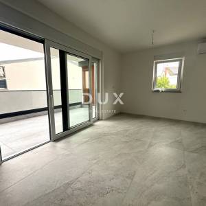 ŠIBENIK, VODICE - NOVOGRADNJA, 120 m od plaže, garaža, ostava, 3 sobe