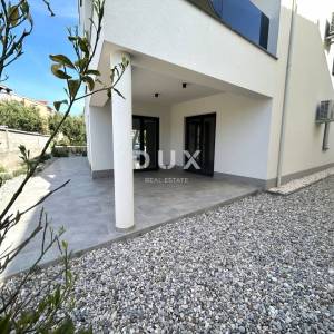 ŠIBENIK, VODICE – Prizemlje s terasama okruženo vrtom, NOVOGRADNJA