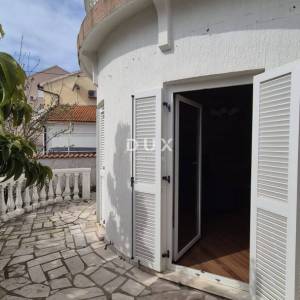 ŠIBENIK, VODICE - Prodaja imanja s 3 objekta 140m od plaže