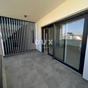 ŠIBENIK, VODICE – Zadnji kat, 2 terase, 2 parkinga, novogradnja
