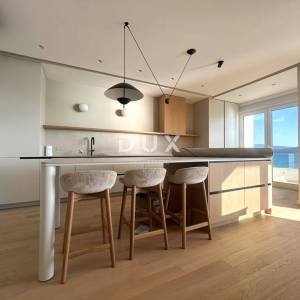 ŠIBENIK, ŽABORIĆ - Dizajnerski penthouse 1.red uz more