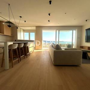 ŠIBENIK, ŽABORIĆ - Dizajnerski penthouse 1.red uz more