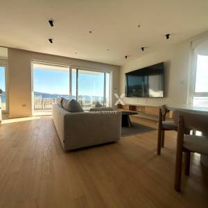 ŠIBENIK, ŽABORIĆ - Dizajnerski penthouse 1.red uz more