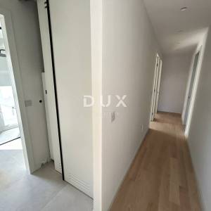 ŠIBENIK, ŽABORIĆ - Dizajnerski penthouse 1.red uz more