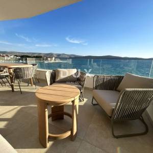ŠIBENIK, ŽABORIĆ - Dizajnerski penthouse 1.red uz more