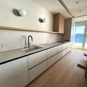 ŠIBENIK, ŽABORIĆ - Dizajnerski penthouse 1.red uz more
