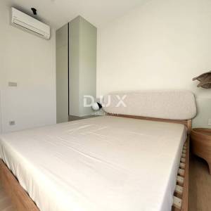 ŠIBENIK, ŽABORIĆ - Dizajnerski penthouse 1.red uz more