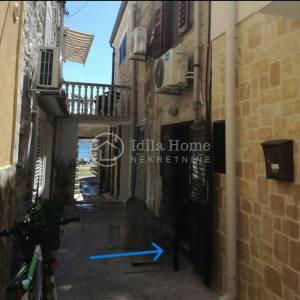 ŠIBENIK/OTOK KRAPANJ/KAMENA KUĆA 160 m2