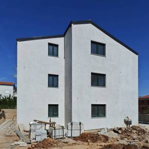 ŠILO - Apartman s bazenom i okućnicom 100 metara od mora
