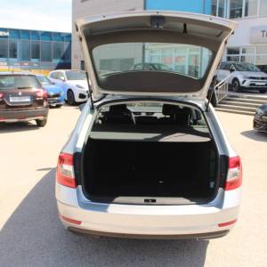 Škoda Octavia Combi 2.0 TDi DSG *NAVIGACIJA*