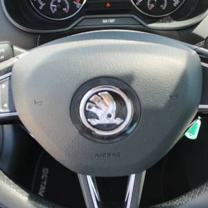 Škoda Octavia Combi 2.0 TDi DSG *NAVIGACIJA*