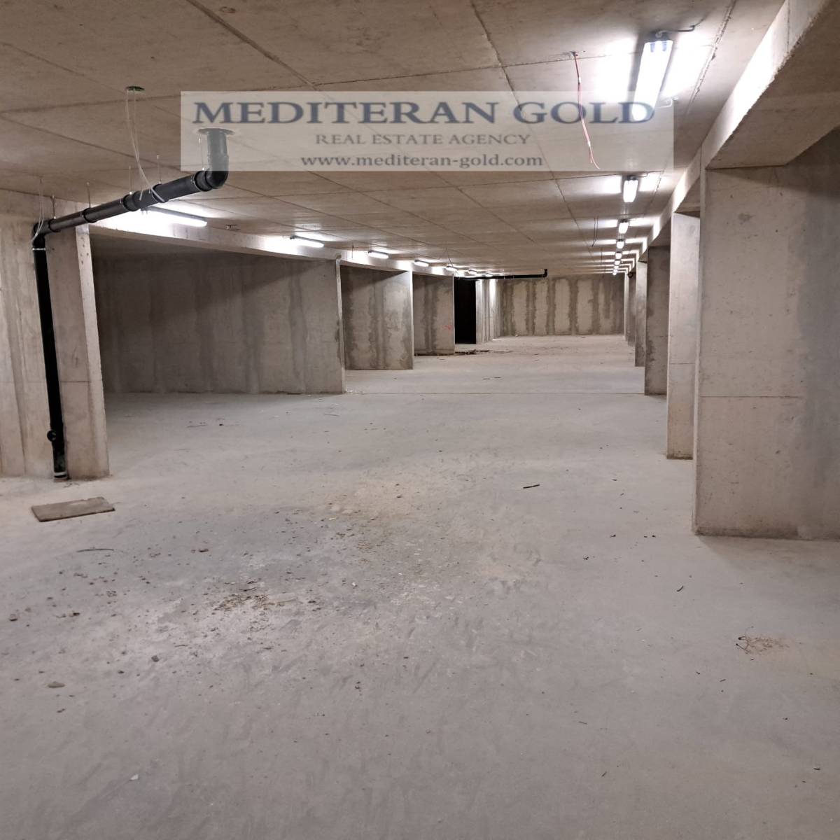 Split, novogradnja, Mejaši, zatvoreni garažni boks za prodaju