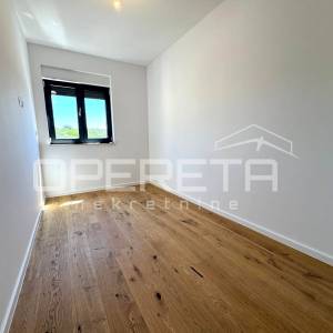Sunčan dvosoban stan s krovnom terasom (64 m²) – 2 min od plaže, Okrug Gornji