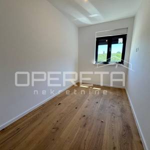 Sunčan dvosoban stan s krovnom terasom (64 m²) – 2 min od plaže, Okrug Gornji