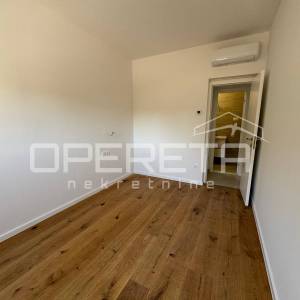 Sunčan dvosoban stan s krovnom terasom (64 m²) – 2 min od plaže, Okrug Gornji