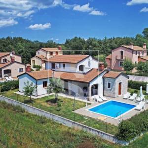 Sveti Lovreč, kuća u mirnom okruženju s bazenom i vrtom