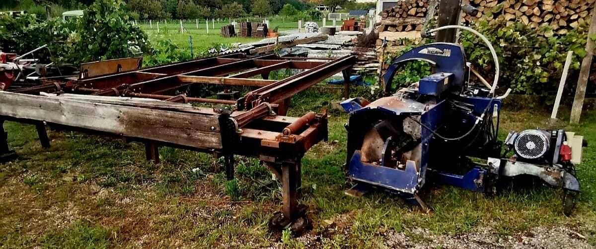 TAJFUN RCA 380 Stroj i linija za cijepanje drva sa utovarnom rampom.