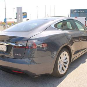 Tesla Model S 90D