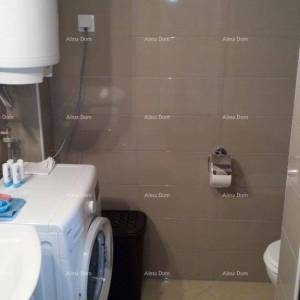 Top ponuda! Renovirana istarska kuća s bazenom i odvojenim apartmanom, Krnica!