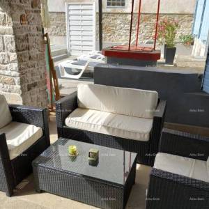 Top ponuda! Renovirana istarska kuća s bazenom i odvojenim apartmanom, Krnica!