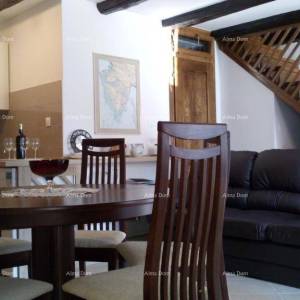 Top ponuda! Renovirana istarska kuća s bazenom i odvojenim apartmanom, Krnica!