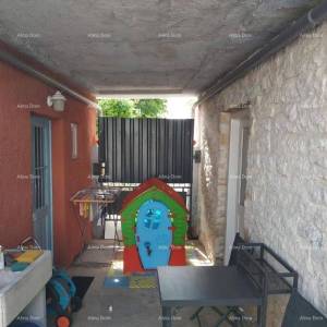 Top ponuda! Renovirana istarska kuća s bazenom i odvojenim apartmanom, Krnica!