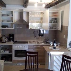 Top ponuda! Renovirana istarska kuća s bazenom i odvojenim apartmanom, Krnica!