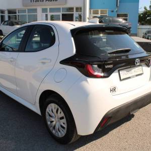 Toyota Yaris 1.5 Hybrid AUTOMATIK *NAVIGACIJA, KAMERA*