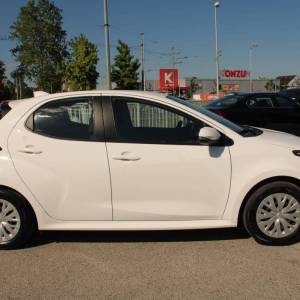 Toyota Yaris 1.5 Hybrid AUTOMATIK *NAVIGACIJA, KAMERA*