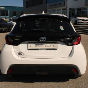 Toyota Yaris 1.5 Hybrid AUTOMATIK *NAVIGACIJA, KAMERA*