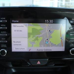 Toyota Yaris 1.5 Hybrid AUTOMATIK *NAVIGACIJA, KAMERA*