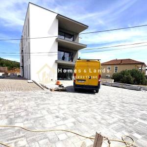 Tribunj,novi 3-soban stan 114,20m2(252m2 velikim vrtom i bazenom,2PM)