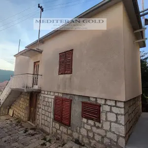 Trogir, Čiovo, Okrug Donji, prodaje se kuća za uređenje