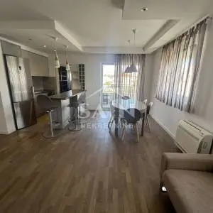 Trogir/Kompletno namješten 4-soban stan u centru