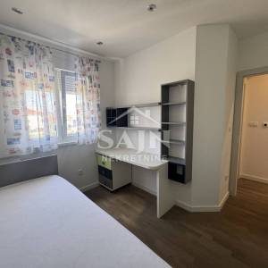 Trogir/Kompletno namješten 4-soban stan u centru