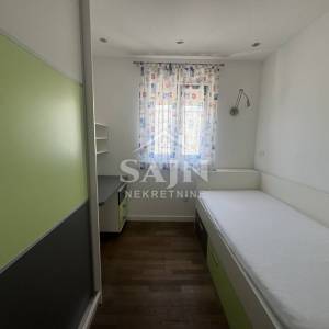 Trogir/Kompletno namješten 4-soban stan u centru