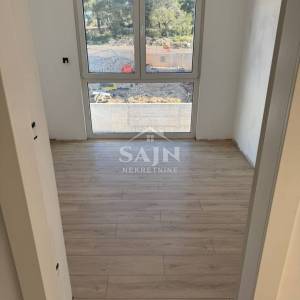 Trogir/Novogradnja trosobni stan prizemlje 