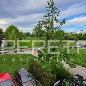 Trosoban stan s pogledom na park u mirnom dijelu Volovčice