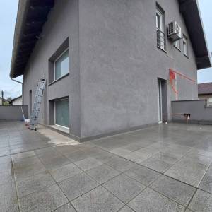 Trosobni, 1.kat, 102m2, garaža, terasa, parking