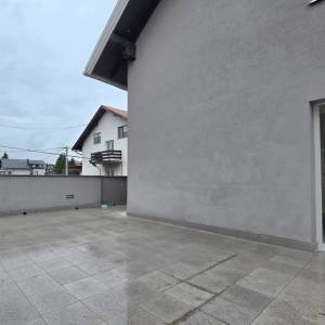 Trosobni, 1.kat, 102m2, garaža, terasa, parking
