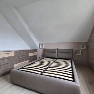 Trosobni, 99m2, 2.kat, 2x parking, vrt, spremište