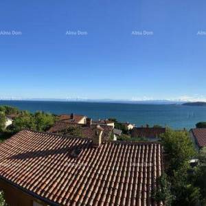 Umag, Crveni Vrh, kuća s tri odvojena apartmana