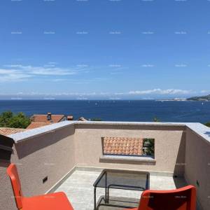 Umag, Crveni Vrh, kuća s tri odvojena apartmana