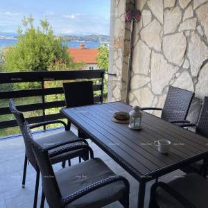 Umag, Crveni Vrh, kuća s tri odvojena apartmana
