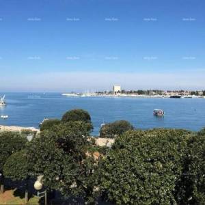 Umag, Pogled na more!!! Moderan stan u centru Umaga – 50 m od mora