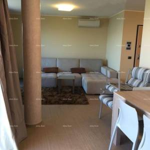 Umag, Pogled na more!!! Moderan stan u centru Umaga – 50 m od mora