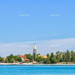 Umag, samostojeća kamena kuća 1200 m od mora