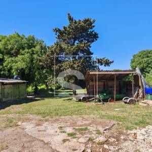 Valtura, kuća za rekonstrukciju na 933 m2 građevinskog zemljišta