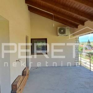 Velika kuća s vrtom, garažom i potkrovljem za dodatni stan