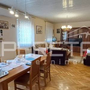 Velika kuća s vrtom, garažom i potkrovljem za dodatni stan